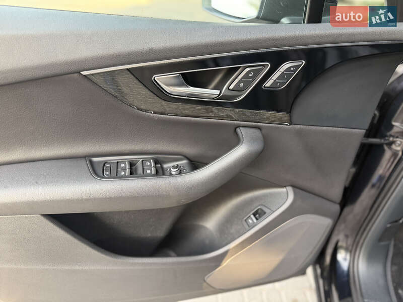 Позашляховик / Кросовер Audi Q7 2017 в Львові
