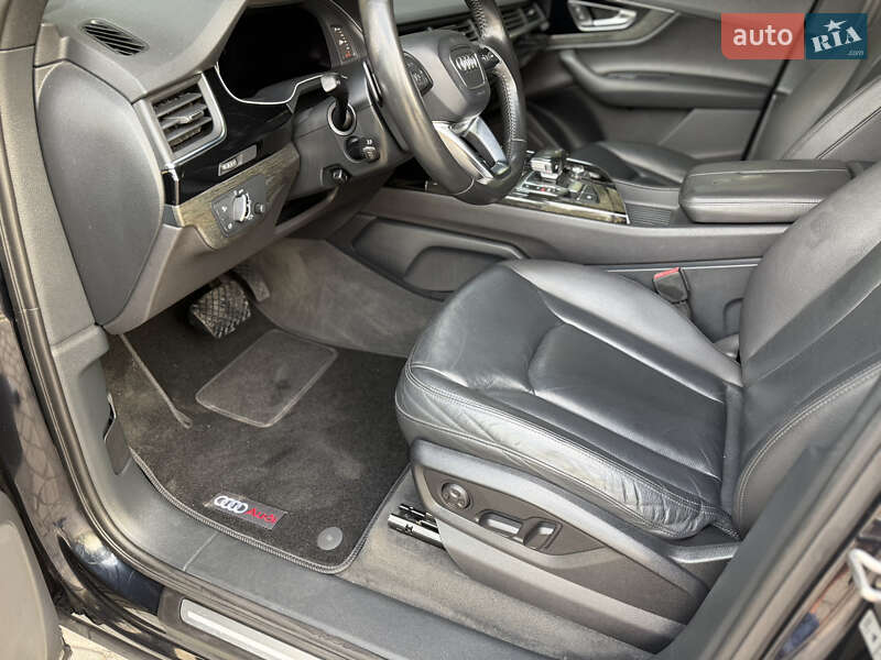 Позашляховик / Кросовер Audi Q7 2017 в Львові