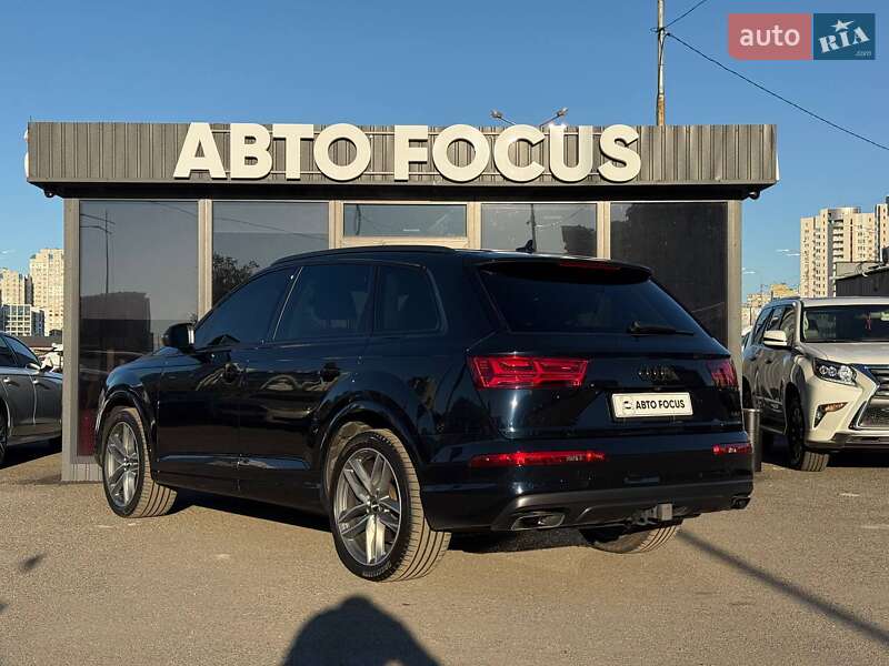 Позашляховик / Кросовер Audi Q7 2017 в Києві