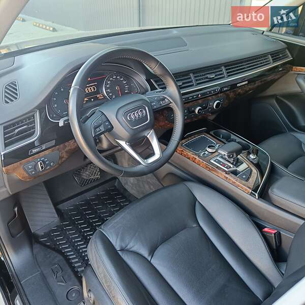 Позашляховик / Кросовер Audi Q7 2017 в Дубні