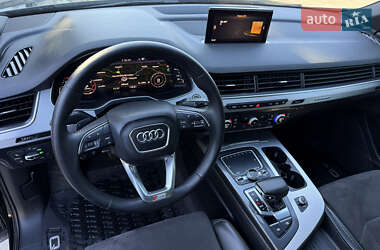 Внедорожник / Кроссовер Audi Q7 2015 в 