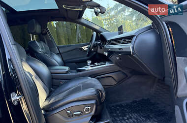Внедорожник / Кроссовер Audi Q7 2015 в 