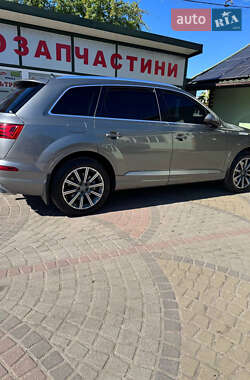 Внедорожник / Кроссовер Audi Q7 2015 в 