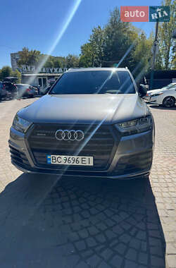Внедорожник / Кроссовер Audi Q7 2015 в 