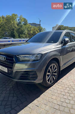 Внедорожник / Кроссовер Audi Q7 2015 в 