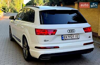 Внедорожник / Кроссовер Audi Q7 2017 в 