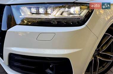 Внедорожник / Кроссовер Audi Q7 2017 в 