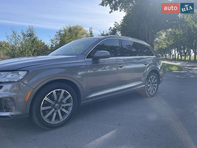 Позашляховик / Кросовер Audi Q7 2017 в Володимирі