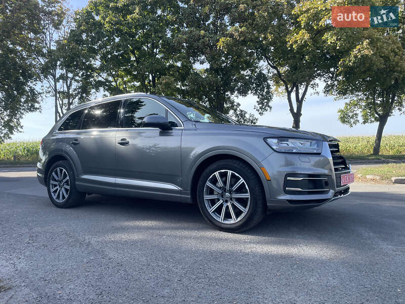Позашляховик / Кросовер Audi Q7 2017 в Володимирі