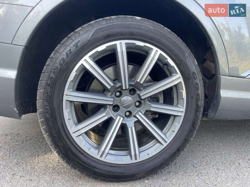 Позашляховик / Кросовер Audi Q7 2017 в Володимирі
