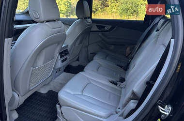 Позашляховик / Кросовер Audi Q7 2019 в 