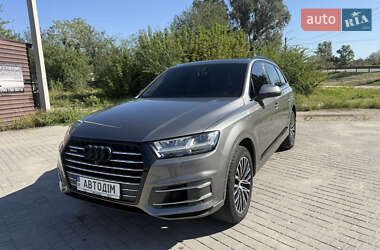 Позашляховик / Кросовер Audi Q7 2015 в 