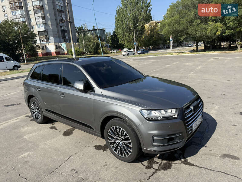 Позашляховик / Кросовер Audi Q7 2015 в Запоріжжі