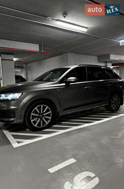 Позашляховик / Кросовер Audi Q7 2017 в 