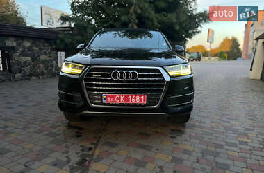 Позашляховик / Кросовер Audi Q7 2016 в 