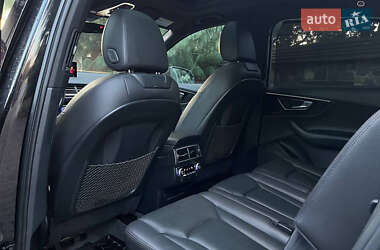 Позашляховик / Кросовер Audi Q7 2016 в 
