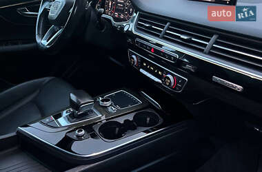 Позашляховик / Кросовер Audi Q7 2016 в 