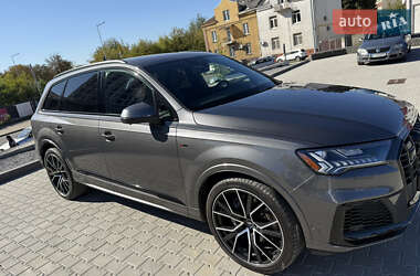 Позашляховик / Кросовер Audi Q7 2020 в 