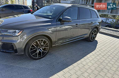 Позашляховик / Кросовер Audi Q7 2020 в 