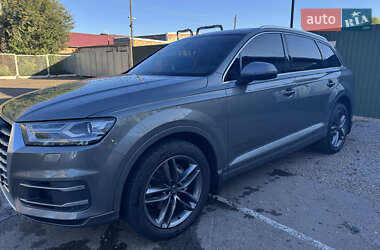 Позашляховик / Кросовер Audi Q7 2016 в 