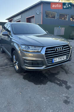 Позашляховик / Кросовер Audi Q7 2016 в 