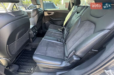 Позашляховик / Кросовер Audi Q7 2016 в 