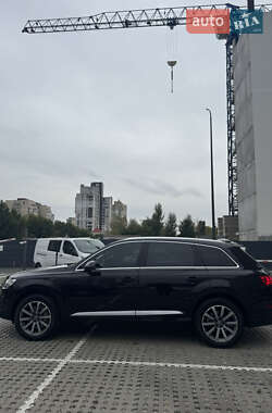 Позашляховик / Кросовер Audi Q7 2018 в 