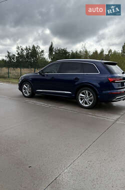 Позашляховик / Кросовер Audi Q7 2020 в 