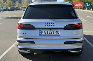 Внедорожник / Кроссовер Audi Q7 2021 в 