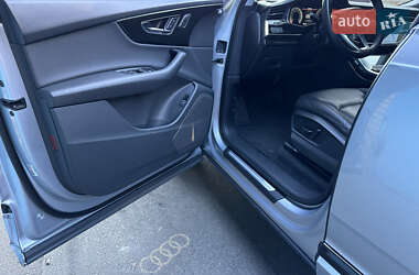 Внедорожник / Кроссовер Audi Q7 2021 в 