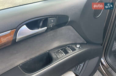 Позашляховик / Кросовер Audi Q7 2012 в 