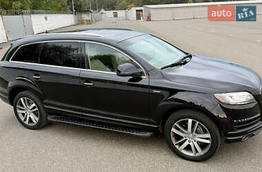 Внедорожник / Кроссовер Audi Q7 2015 в 