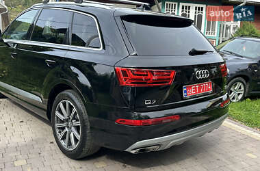 Внедорожник / Кроссовер Audi Q7 2017 в 
