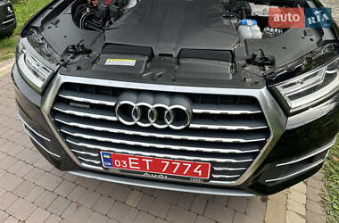 Внедорожник / Кроссовер Audi Q7 2017 в 