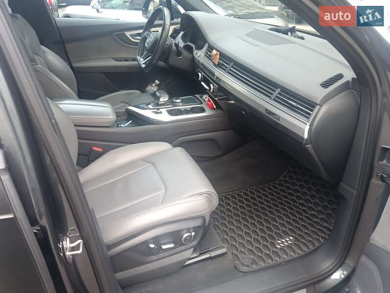 Позашляховик / Кросовер Audi Q7 2017 в Києві