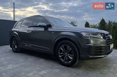 Позашляховик / Кросовер Audi Q7 2016 в 