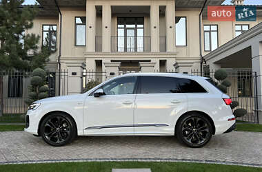Позашляховик / Кросовер Audi Q7 2025 в 