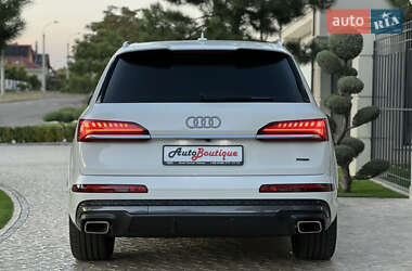 Позашляховик / Кросовер Audi Q7 2025 в 