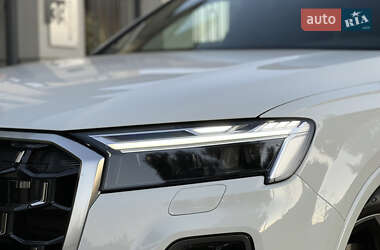 Позашляховик / Кросовер Audi Q7 2025 в 