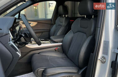 Позашляховик / Кросовер Audi Q7 2025 в 