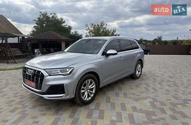 Внедорожник / Кроссовер Audi Q7 2017 в 