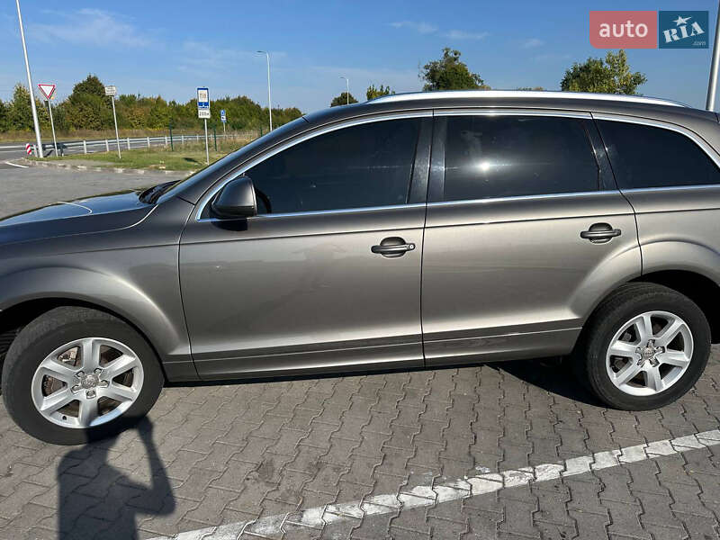 Позашляховик / Кросовер Audi Q7 2011 в Летичіві