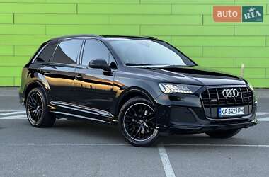 Позашляховик / Кросовер Audi Q7 2020 в 