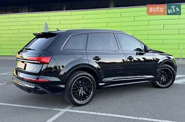 Позашляховик / Кросовер Audi Q7 2020 в 