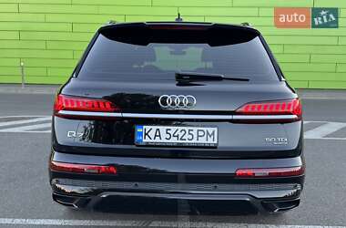 Позашляховик / Кросовер Audi Q7 2020 в 