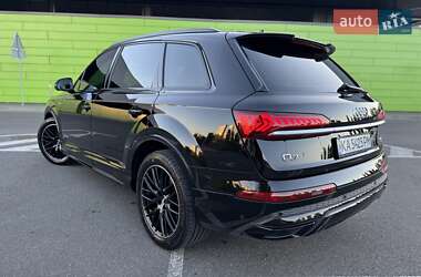 Позашляховик / Кросовер Audi Q7 2020 в 