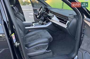 Позашляховик / Кросовер Audi Q7 2020 в 