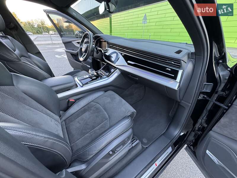 Внедорожник / Кроссовер Audi Q7 2020 в Киеве