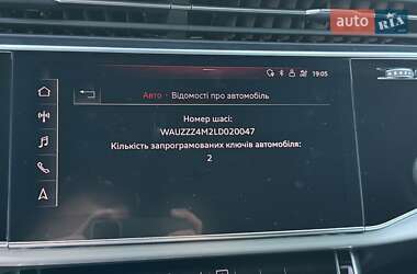 Позашляховик / Кросовер Audi Q7 2020 в 