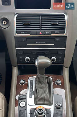 Позашляховик / Кросовер Audi Q7 2012 в 